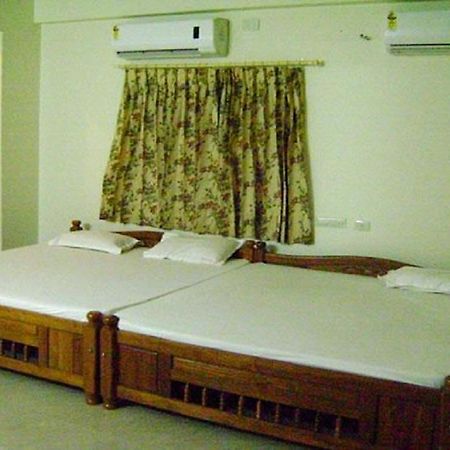 Metro Altis Lodge Ироду Экстерьер фото