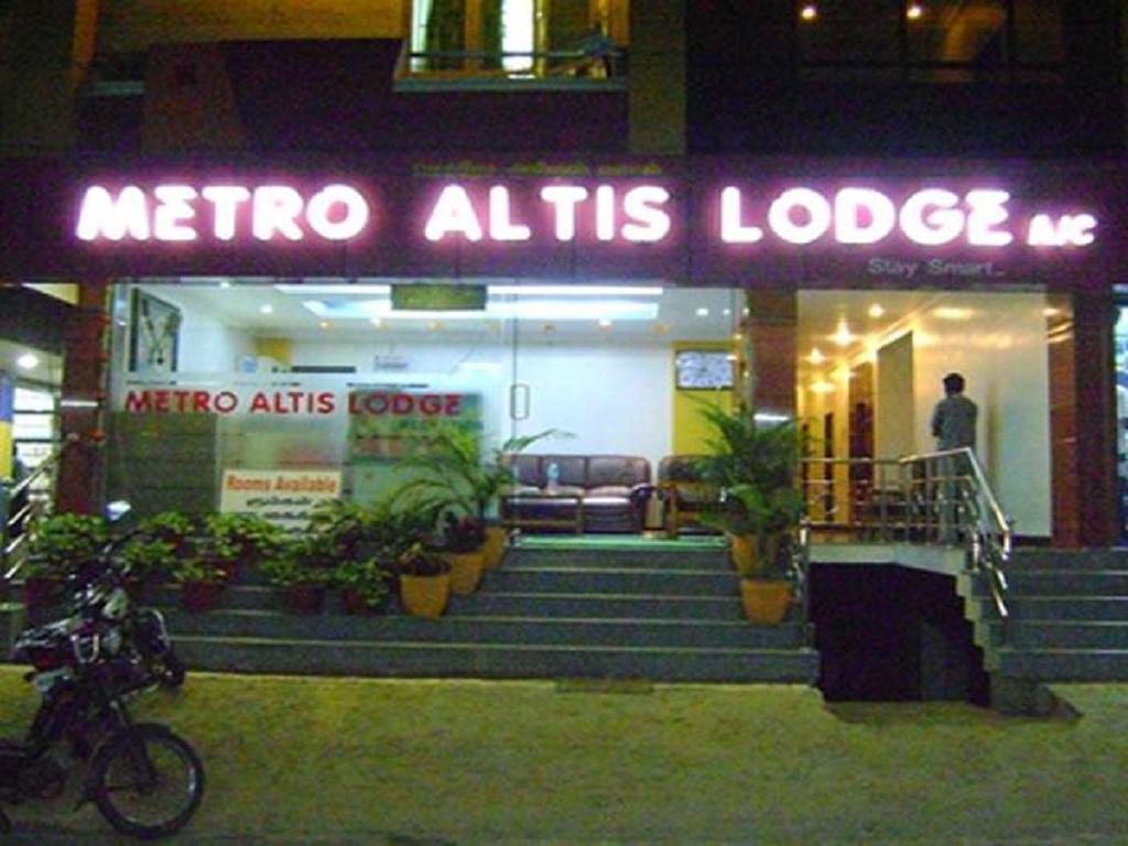 Metro Altis Lodge Ироду Экстерьер фото